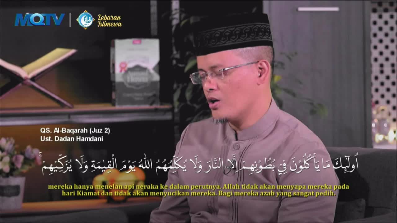 A man in a peci and glasses speaks, his mouth open as if reciting. Arabic script and Indonesian subtitles overlay the scene, indicating a broadcast from MQTV.