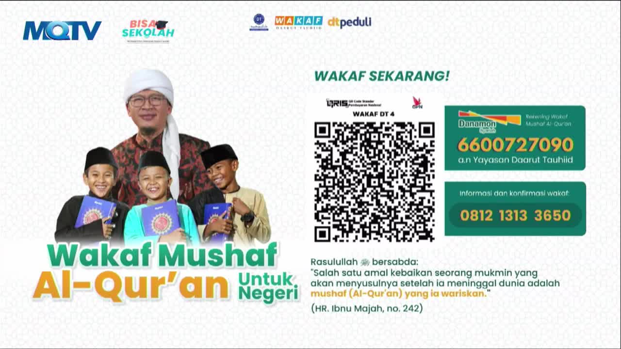 A man in a white peci and patterned shirt smiles above three young boys, each holding a Quran. The text "Waqaf Mushaf Al-Qur'an Untuk Negeri" is prominent.