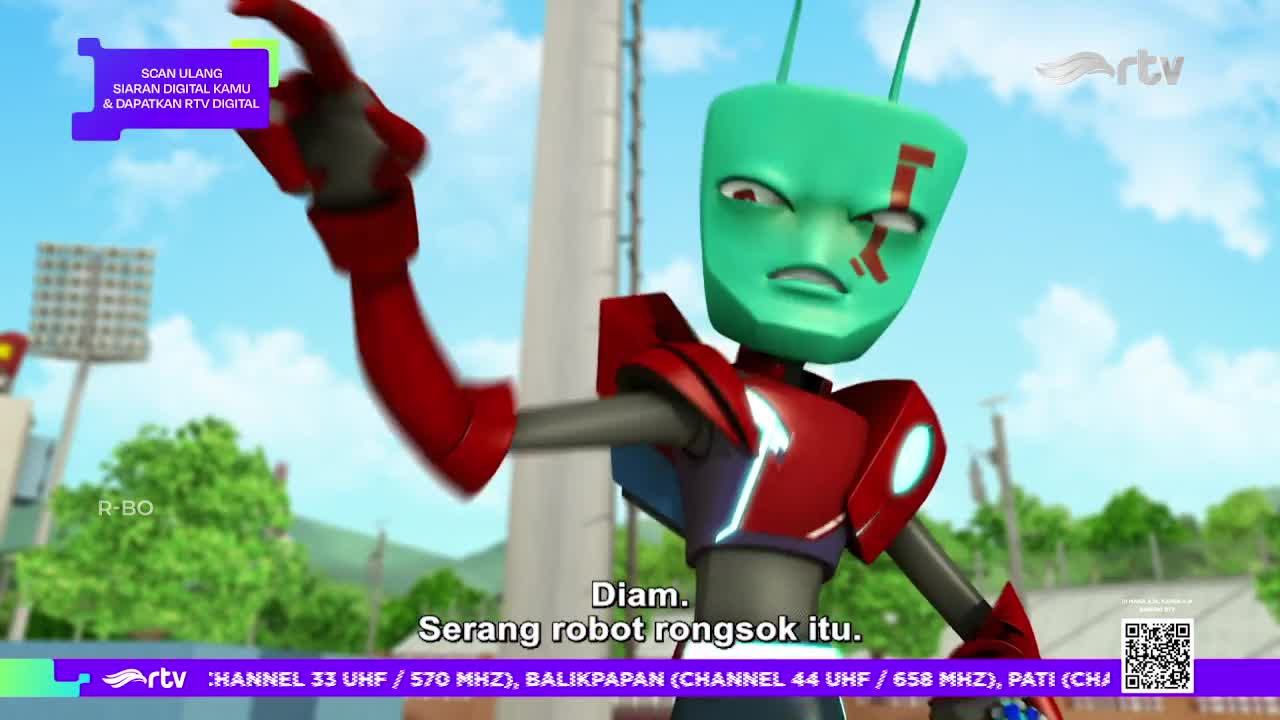 A green-skinned robot, with a red mark on its face, gestures with a red arm. The Indonesian Rajawali TV logo is in the corner as the robot shouts, "Attack that junk robot!"
