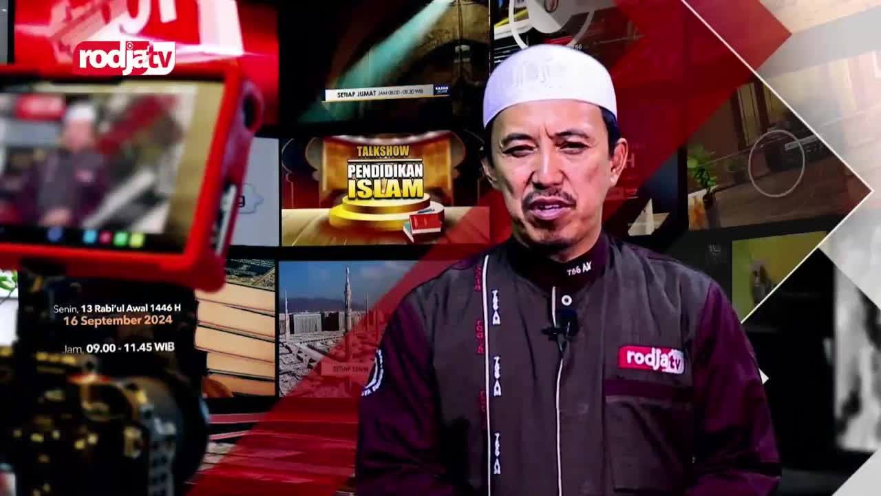 A man in a white cap and dark vest stands centered, speaking. Behind him, a screen displays the Rodja TV logo and a "Talkshow Pendidikan Islam" graphic.
