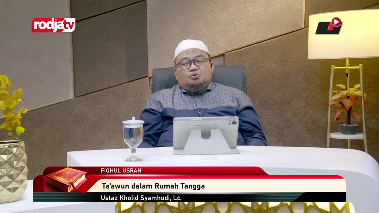 A man in a white peci and glasses speaks into a microphone, his hands resting on the table. The Rodja TV logo appears in the top left corner, and a graphic below displays "Ta'awun dalam Rumah Tangga" with the speaker's name.