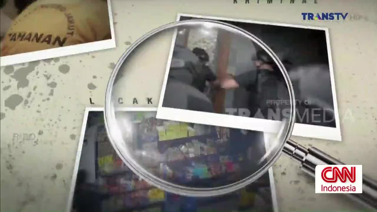 A magnifying glass hovers over a series of photos, including one showing what looks like a struggle. The Trans TV logo and CNN Indonesia branding are visible, suggesting a news report.
