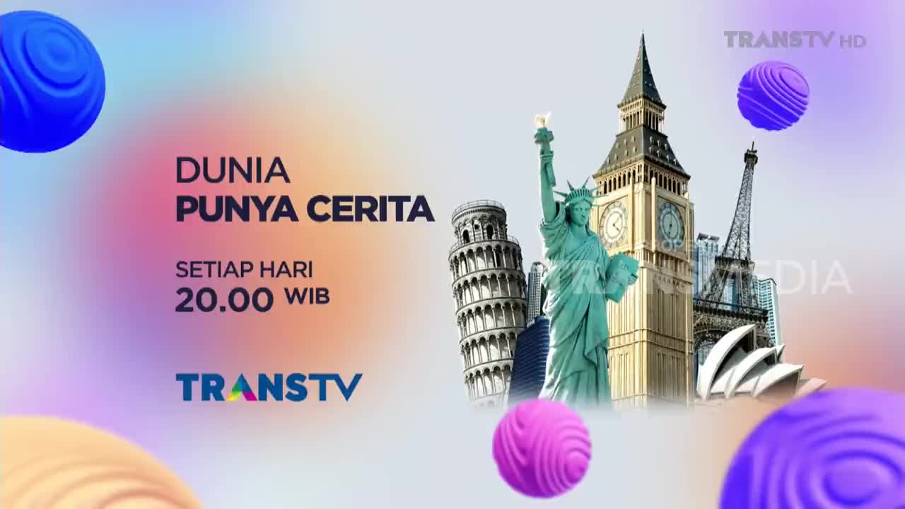 The Trans TV logo sits below the words "Dunia Punya Cerita," with a schedule of 20.00 WIB. Famous landmarks like the Statue of Liberty and the Eiffel Tower are superimposed on a colorful background.
