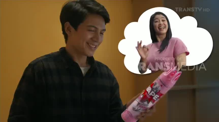A man grins, holding a pink object labeled "VAPE" in front of him. In a thought bubble, a woman on Trans TV gives an "okay" gesture.
