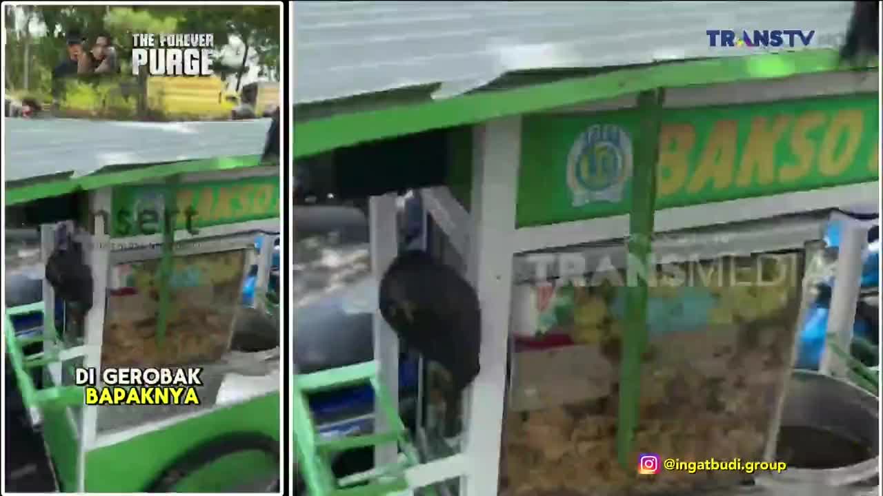 A green food cart, advertising "Bakso," is visible, with the Trans TV logo in the corner. The Indonesian street scene is being broadcast on television.

