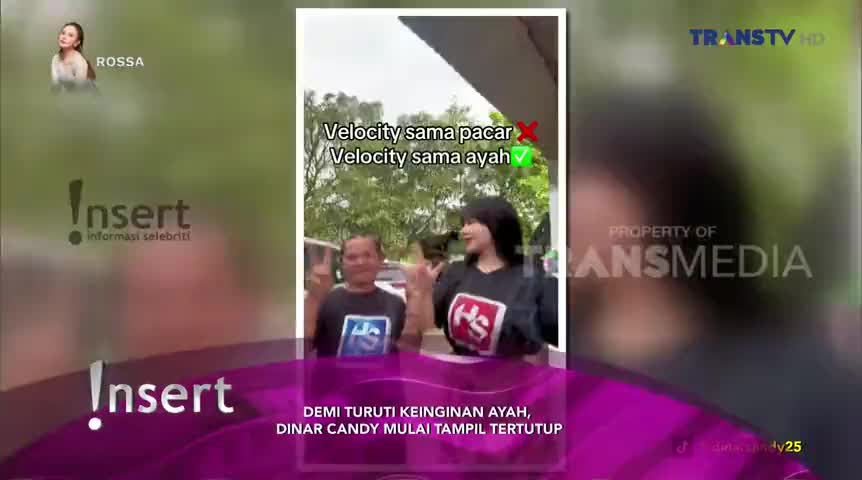 Two women stand outside, flashing peace signs at the camera. The Trans TV logo is in the corner, and the on-screen text indicates a change in Dinar Candy's appearance to please her father.
