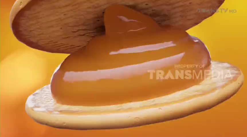 A dollop of caramel-colored cream sits between two crackers, the top one being lifted. The Trans TV logo is visible on the bottom cracker.
A dollop of caramel-colored cream sits between two crackers, the top one being lifted. The Trans TV logo is visible on the bottom cracker.