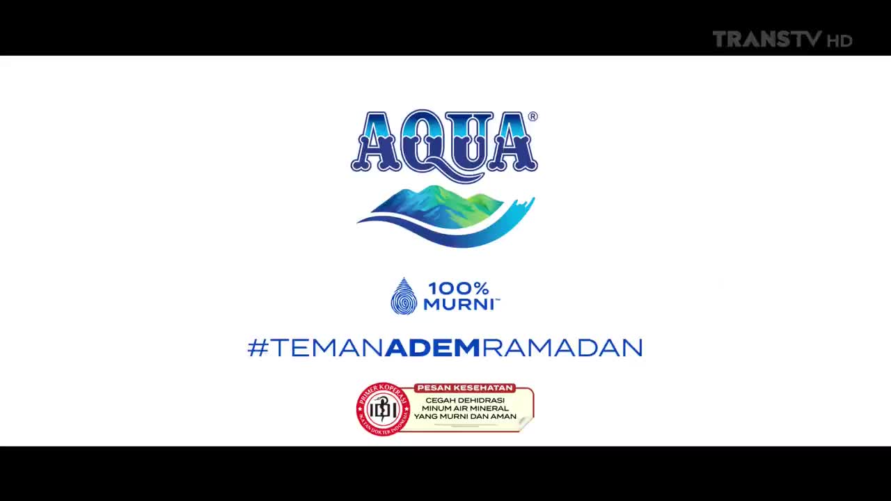 The AQUA logo, with its signature blue mountains, appears centered on a white screen. Below it, the hashtag #TEMANADEMRAMADAN is displayed in bold blue lettering, a message for Ramadan viewers in Indonesia.