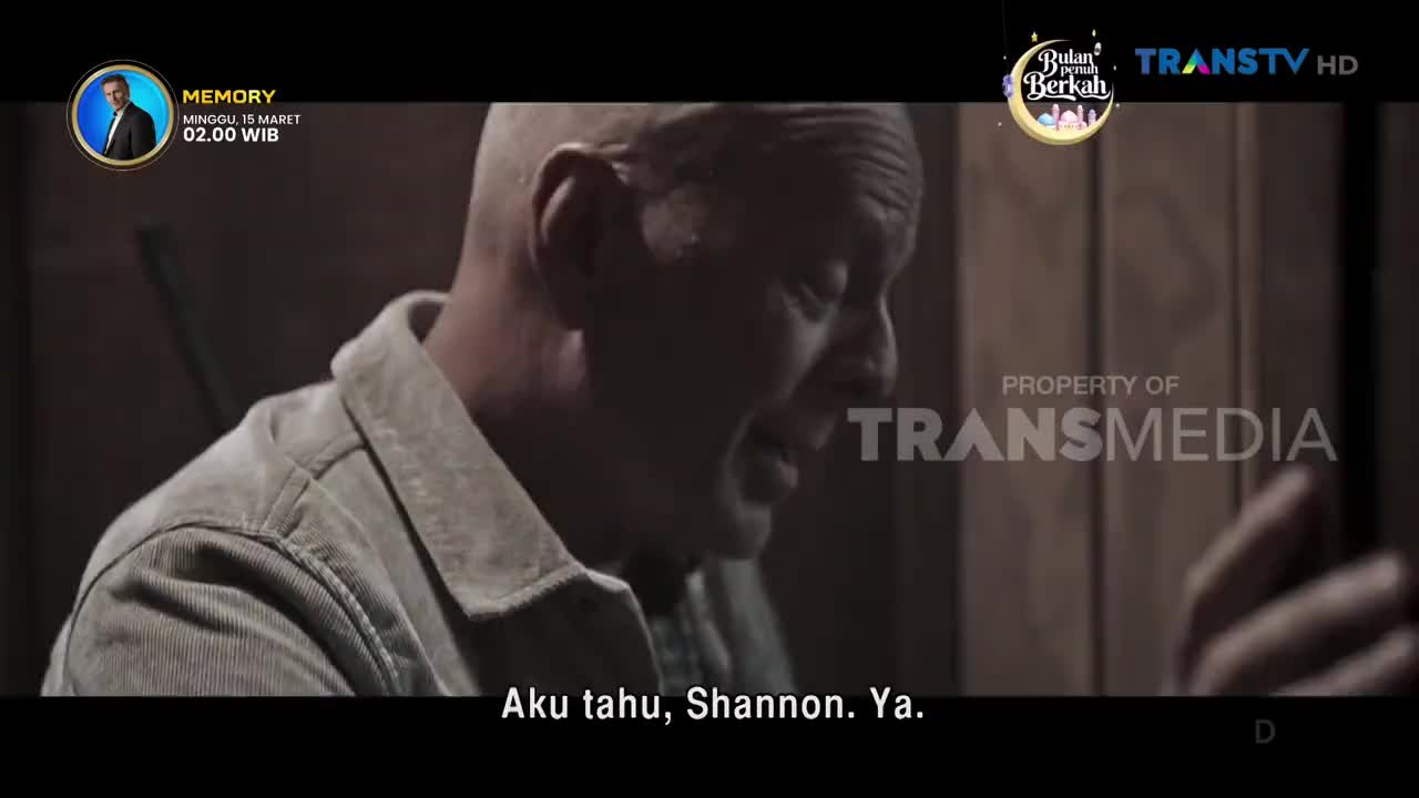 A bald man with a rough voice speaks directly into the camera, his face illuminated by a dim light. The Trans TV logo is visible, indicating this is a broadcast from Indonesia.