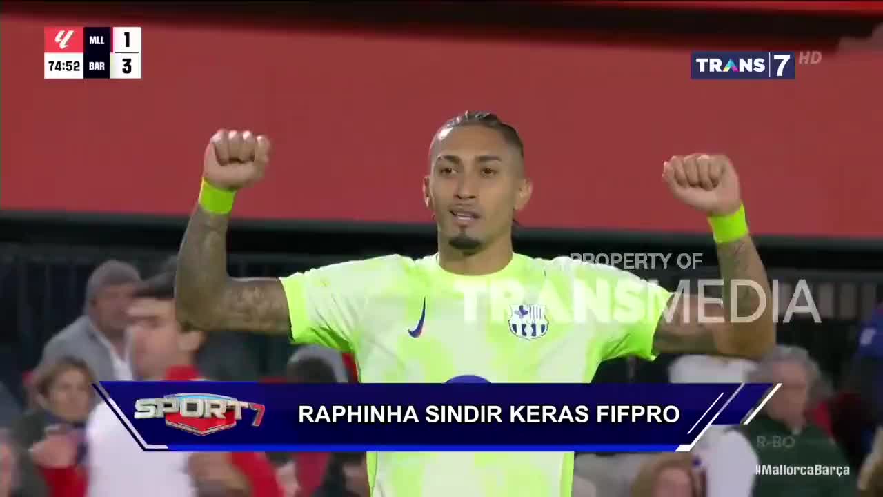 A player in a light green jersey raises both arms, fists clenched, in front of the camera. The Indonesian channel Trans7 logo is visible in the corner, and the score shows Barcelona leading.
A player in a light green jersey raises both arms, fists clenched, in front of the camera. The Indonesian channel Trans7 logo is visible in the corner, and the score shows Barcelona leading.