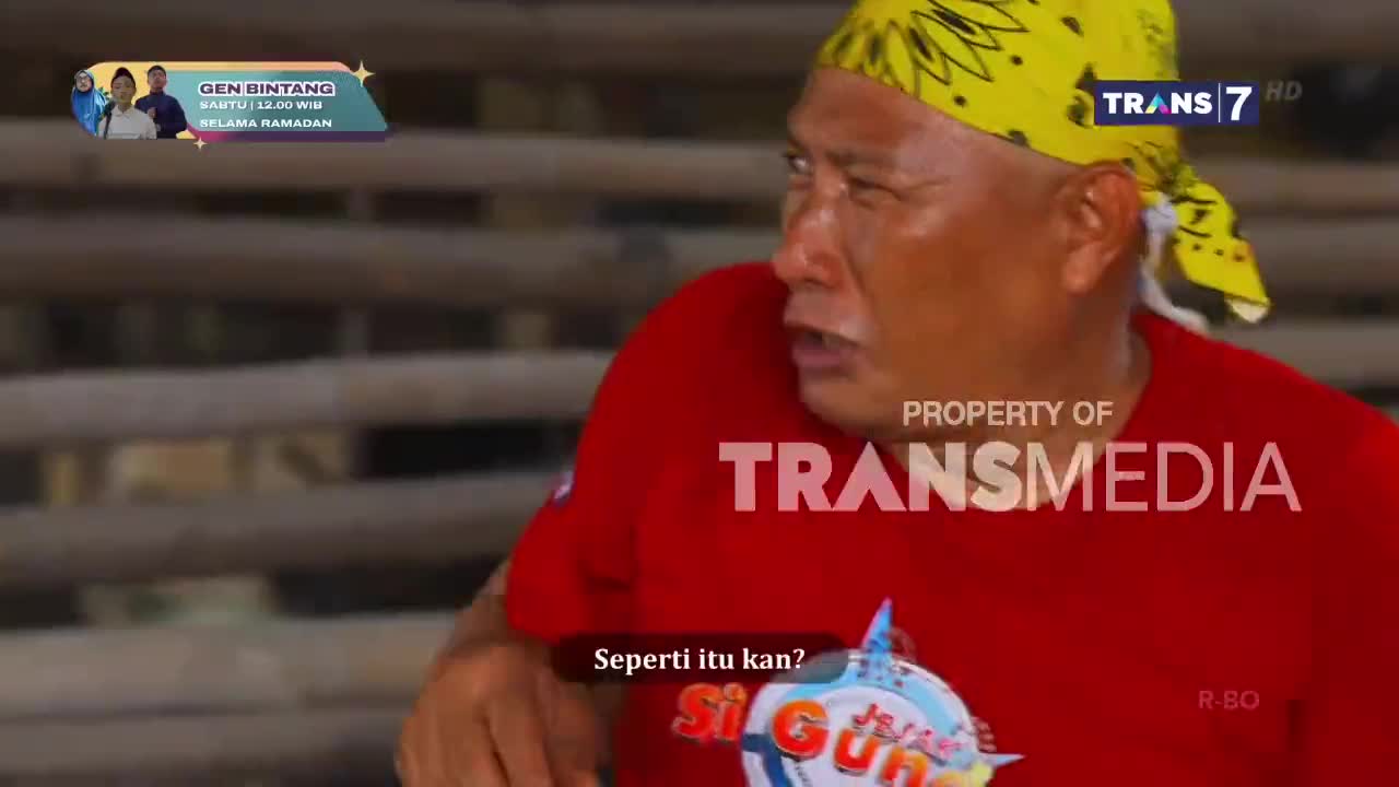 A man in a bright red shirt and yellow bandana speaks animatedly. The Trans7 logo is visible in the corner, indicating this is from an Indonesian broadcast.