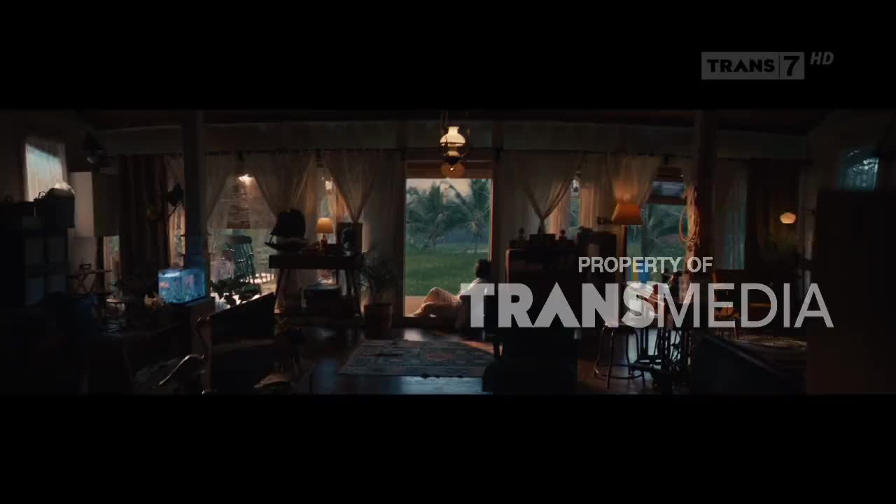 A person lies on the floor, looking out at a lush green field. The interior is dimly lit, with Trans7 HD branding visible in the corner. A person lies on the floor, looking out at a lush green field. The interior is dimly lit, with Trans7 HD branding visible in the corner.