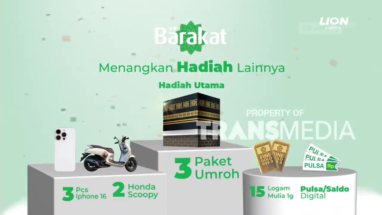 A white iPhone 16 and a light-colored Honda Scoopy sit on display. A miniature Kaaba, representing a pilgrimage package, stands prominently in the center.