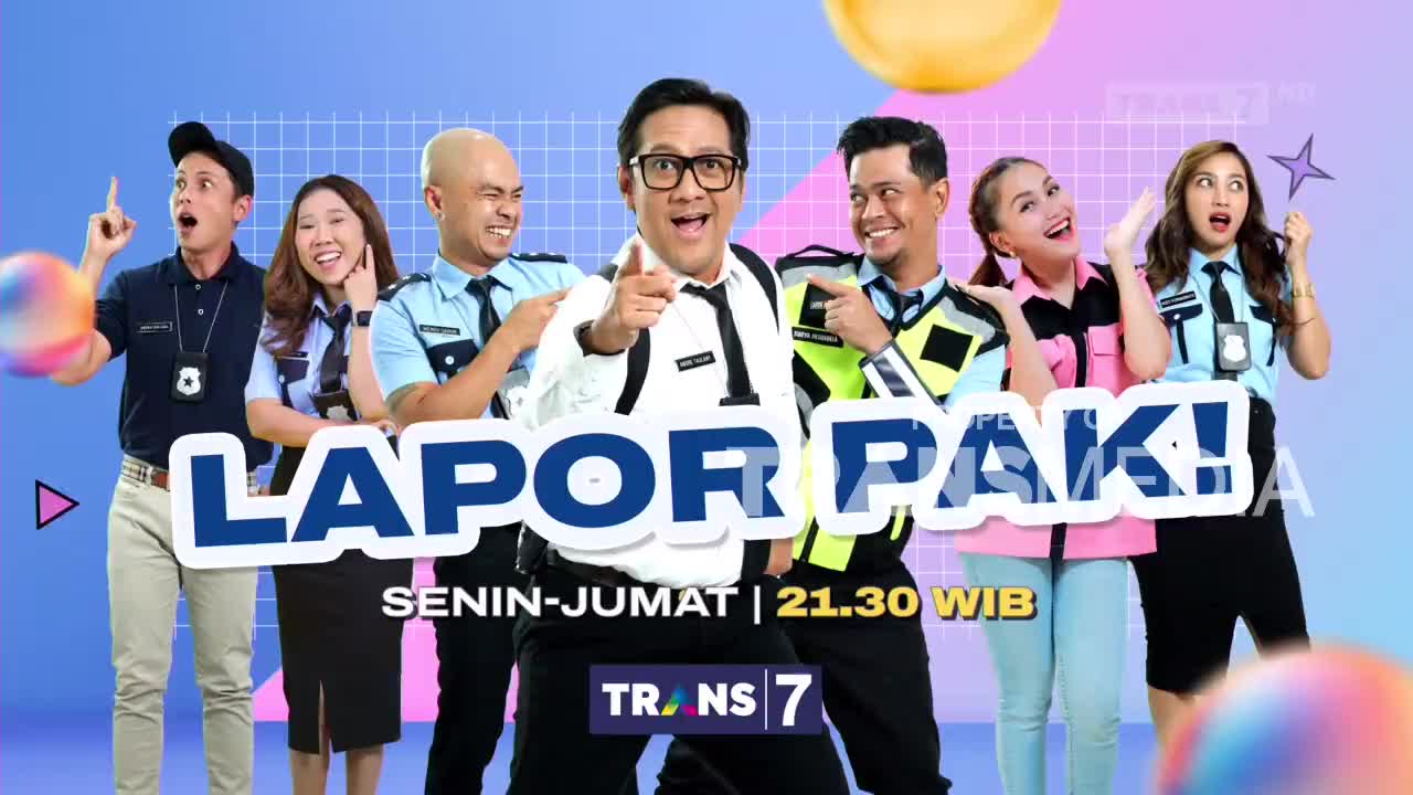 A group of people in uniforms, some looking like police officers, are posing with exaggerated expressions. The show's title, "LAPOR PAK!", is prominently displayed, with the Trans7 logo at the bottom.