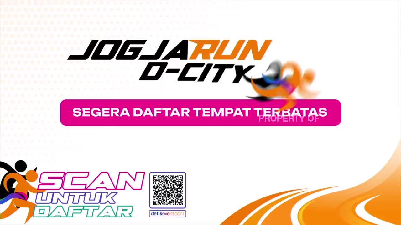 The "JOGJARUN D-CITY" logo flashes, a stylized runner in orange and blue streaks across the screen. A pink banner urges "SEGERA DAFTAR TEMPAT TERBATAS," and below that, a QR code with "SCAN UNTUK DAFTAR" invites participation.
