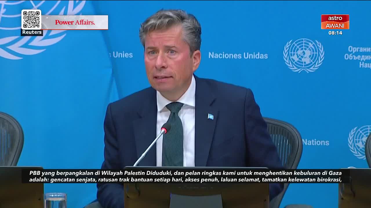 A man in a dark suit speaks into a microphone, his face framed by a blue backdrop with the UN logo. Astro Awani's logo and time stamp are visible in the top right corner, and the text below the man is in Malay.
