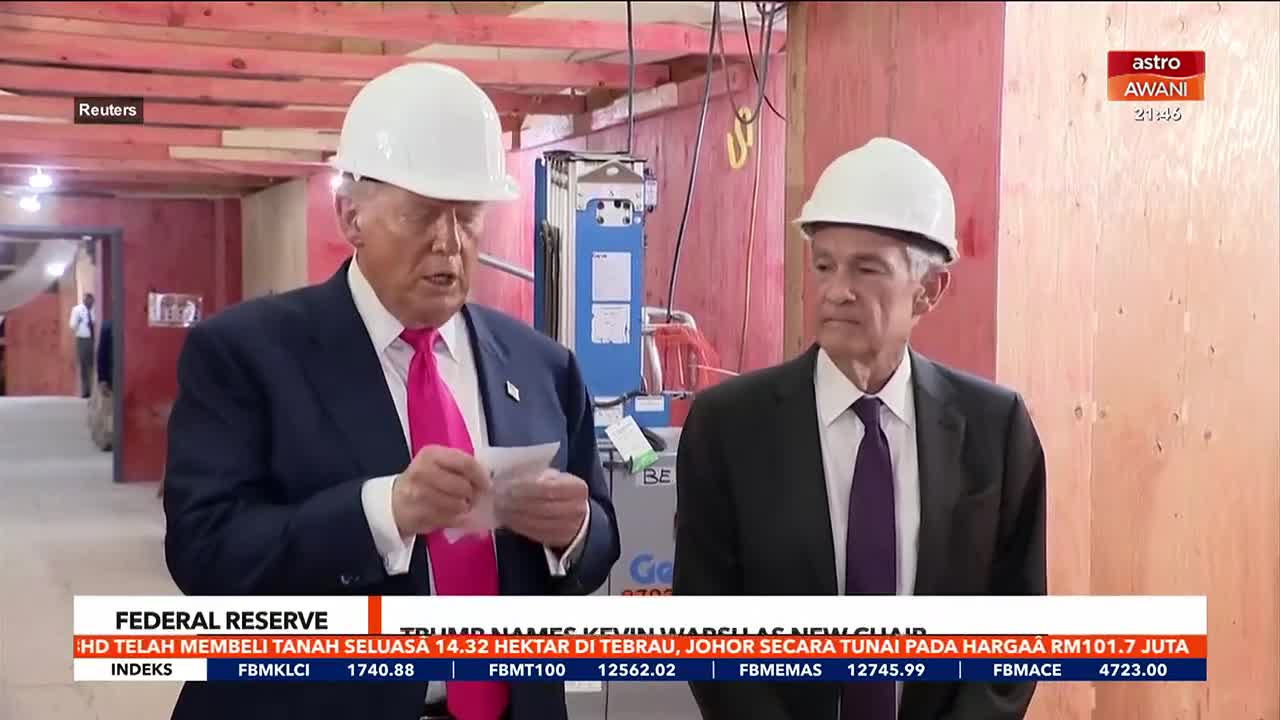 Two men in hard hats stand amidst exposed wooden beams, one holding a small piece of paper. A news ticker from Astro Awani scrolls across the bottom of the screen. Two men in hard hats stand amidst exposed wooden beams, one holding a small piece of paper. A news ticker from Astro Awani scrolls across the bottom of the screen.