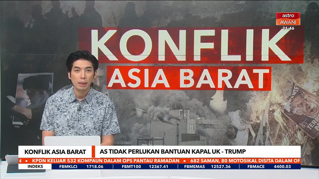 A man stands before a screen displaying "KONFLIK ASIA BARAT," with images of smoke and a burning flag. Astro Awani's logo is visible in the corner.