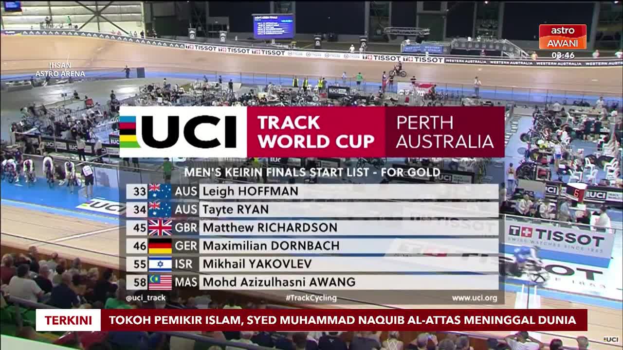 Cyclists are lined up on the velodrome for the Men's Keirin Finals, their bikes gleaming under the lights. The Astro Awani broadcast displays the start list for the gold medal race in Perth, Australia.