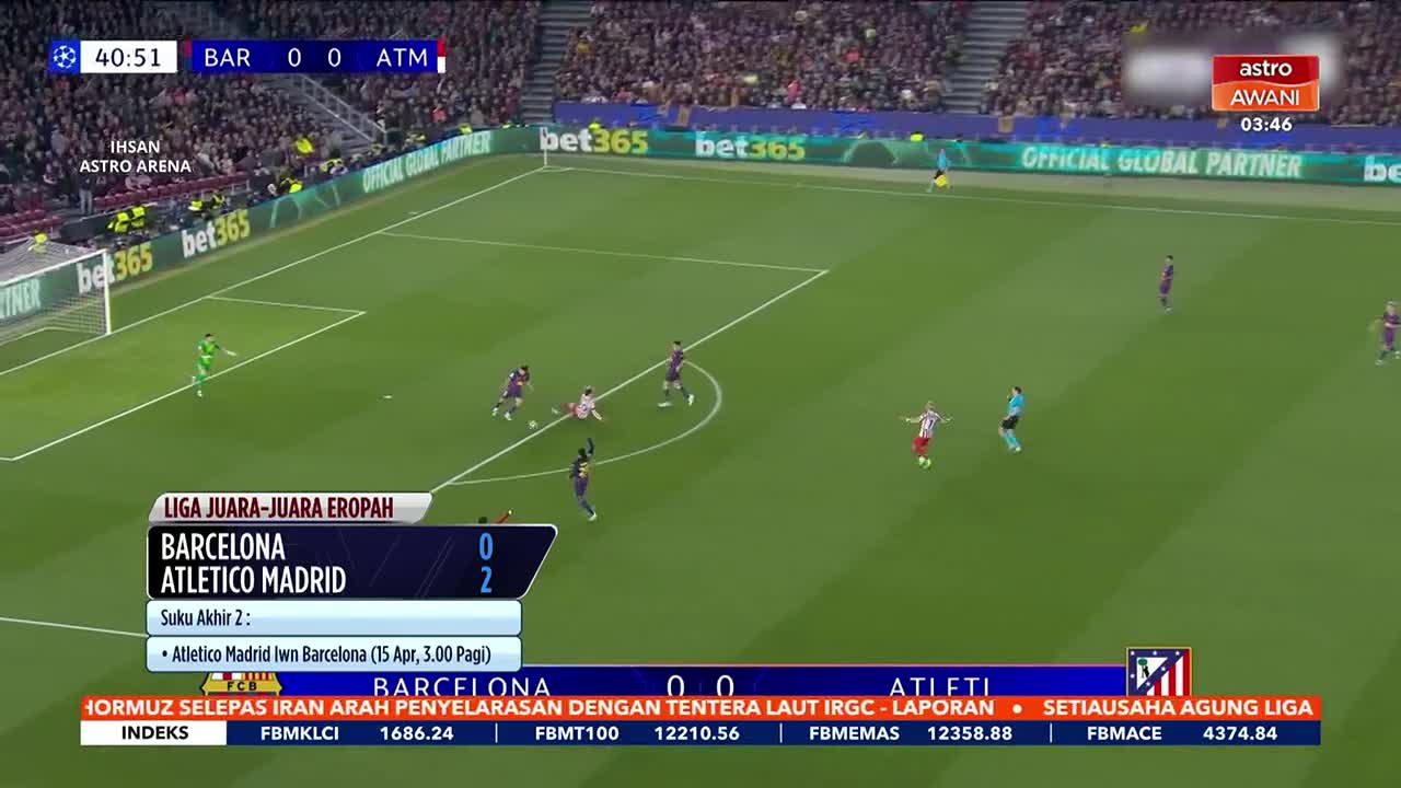 Players in red and white are pressing forward, one of them is on the ground near the goal. The scoreboard shows Atletico Madrid leading Barcelona 2-0 in this European Champions League match.