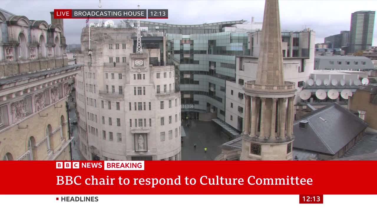 From this high angle, I see the BBC's Broadcasting House, a mix of old and modern architecture. The overcast sky and the rain-slicked streets of London are framed by the buildings.
From this high angle, I see the BBC's Broadcasting House, a mix of old and modern architecture. The overcast sky and the rain-slicked streets of London are framed by the buildings.