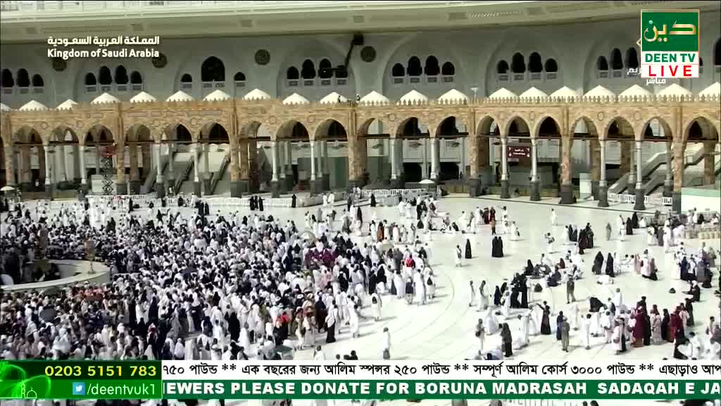 A vast crowd of people, mostly in white, flows through the open space. The scene is broadcast live from Saudi Arabia on Deen TV, with a donation appeal running along the bottom.
