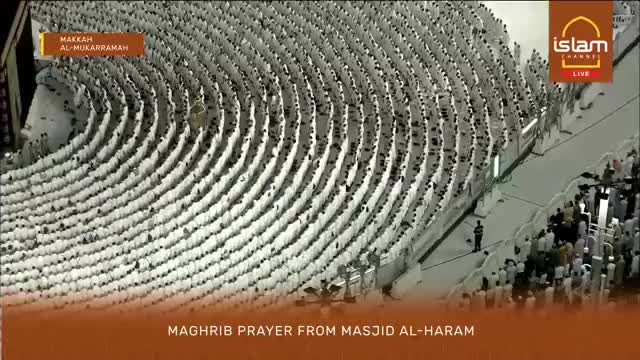 Thousands of people are gathered, forming neat rows for prayer. The Islam Channel is broadcasting live from Makkah Al-Mukarramah.