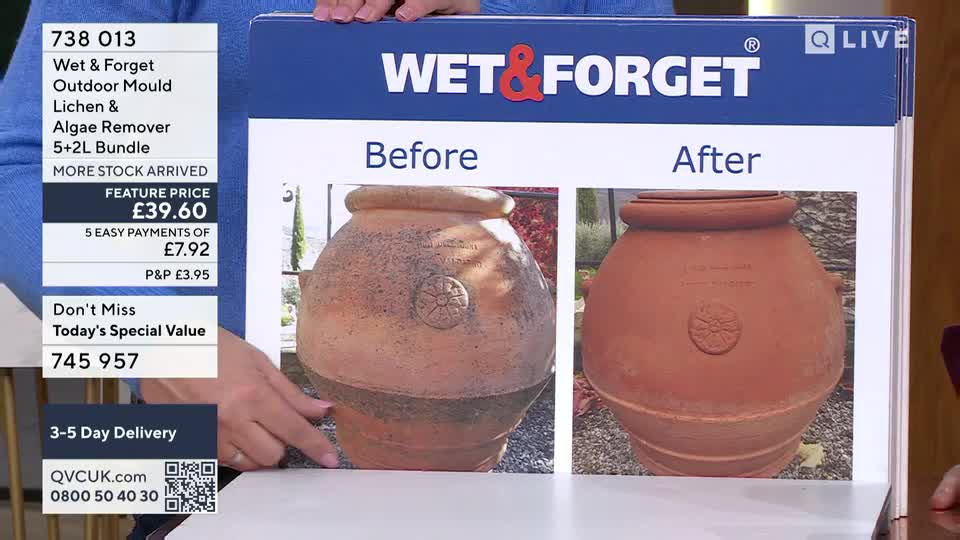 The presenter points to a display showing a terracotta pot before and after using Wet & Forget. The "before" pot is covered in dark, weathered grime, while the "after" version gleams a rich, clean terracotta. The presenter points to a display showing a terracotta pot before and after using Wet & Forget. The "before" pot is covered in dark, weathered grime, while the "after" version gleams a rich, clean terracotta.