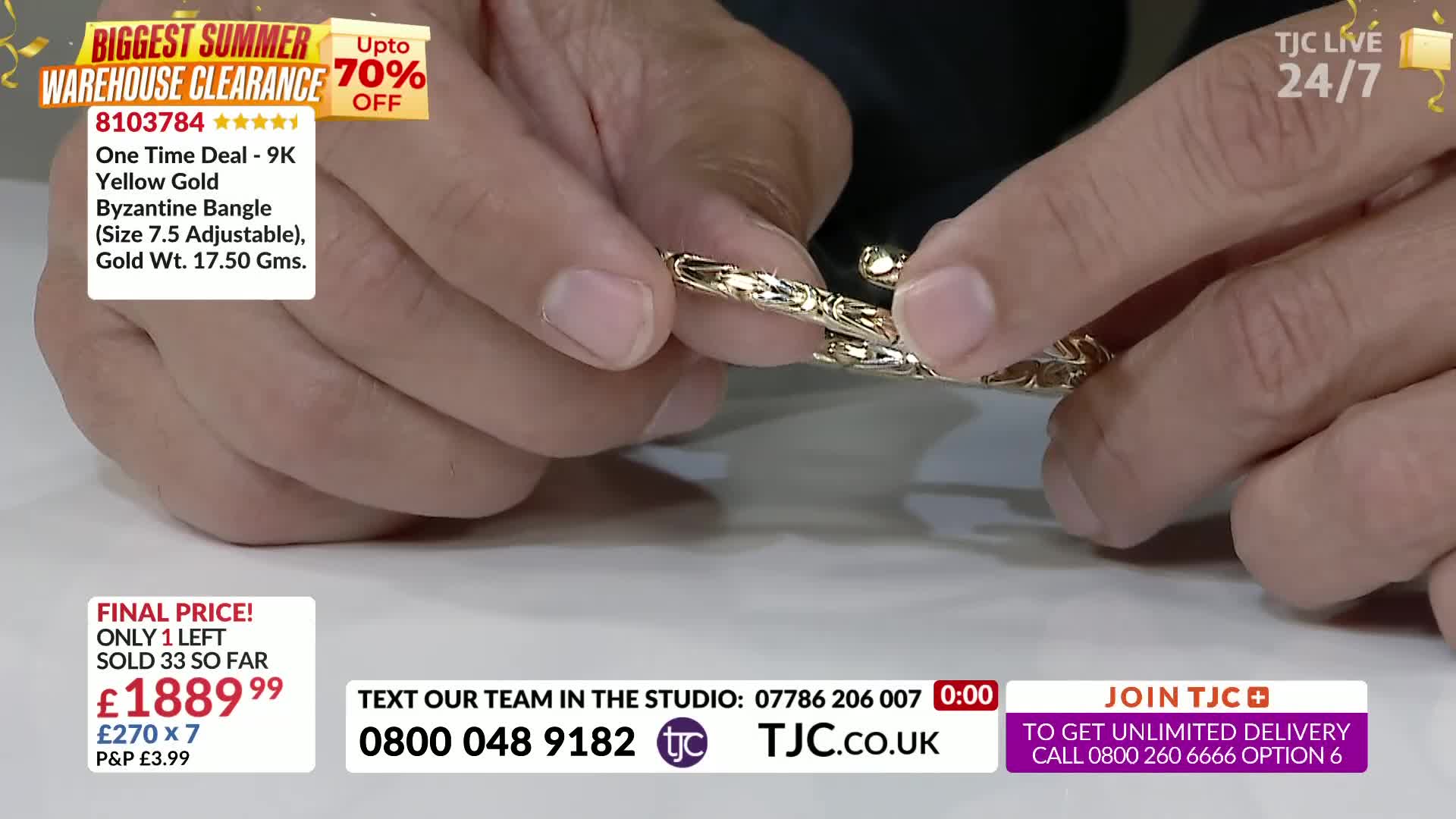 A presenter on TJC in the United Kingdom holds a gold Byzantine bangle, showcasing its details. His fingers gently turn the bracelet, highlighting the intricate links on the screen.
