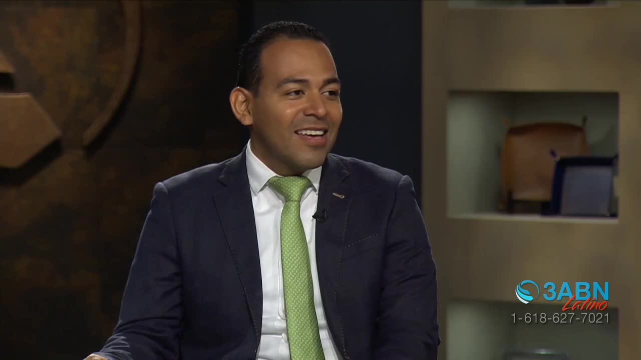 A man in a dark suit and green tie is smiling, looking to his right. The 3ABN Latino logo is visible in the corner.
