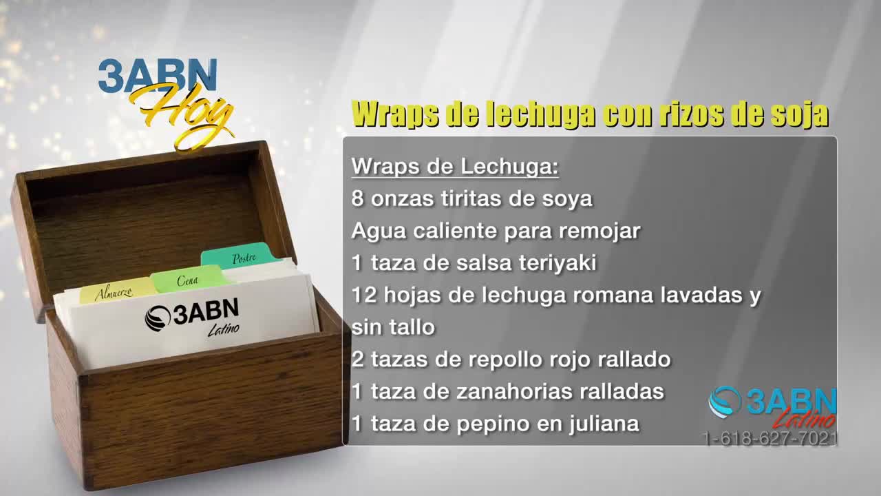 A wooden recipe box sits open, with index cards labeled "Almuerzo," "Cena," and "Postre" visible. The screen displays a recipe for lettuce wraps, presented on 3ABN Latino.
