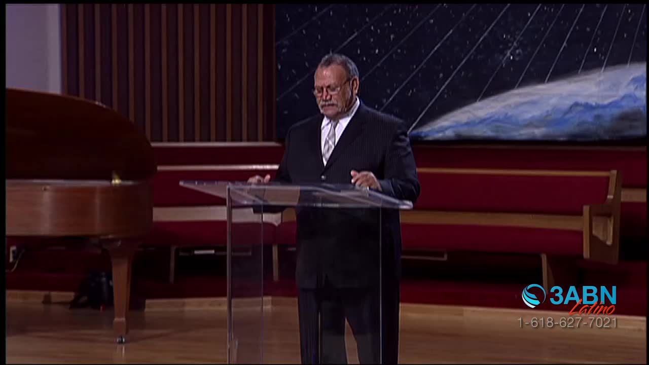 A man in a dark suit stands behind a clear podium, speaking. The 3ABN Latino logo is visible in the corner.
