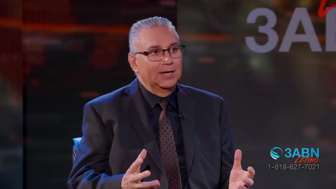 A man in a dark suit and tie speaks with his hands animatedly. The 3ABN Latino logo appears in the lower right corner.