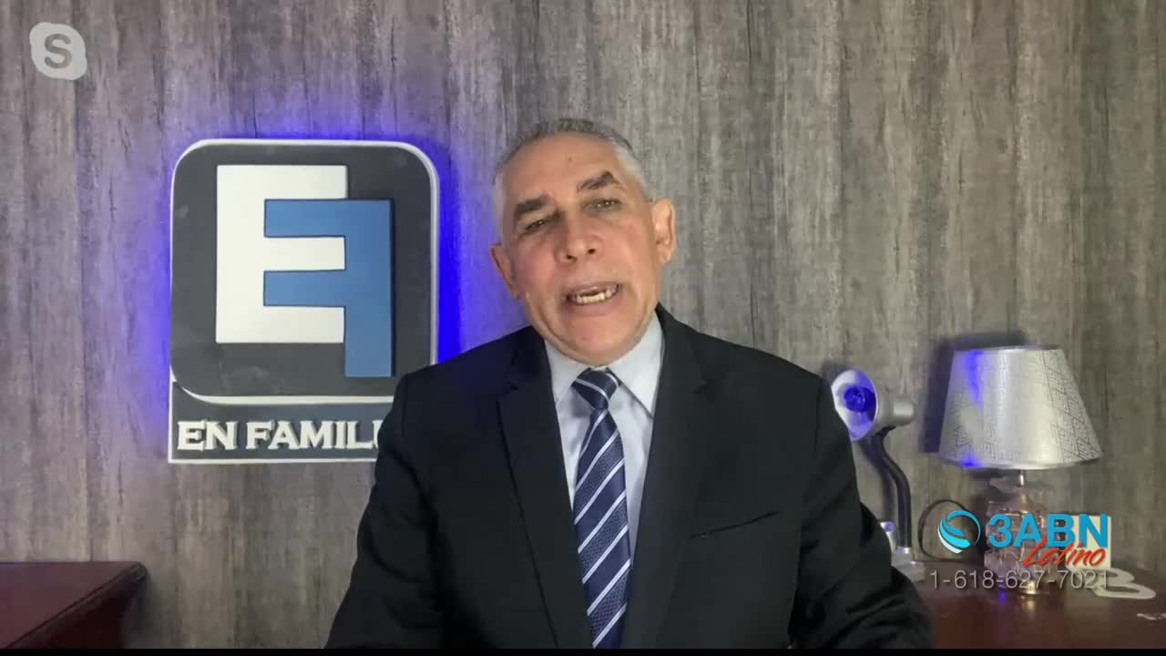 A man in a suit speaks directly to the camera, his voice clear. Behind him, a logo with the letters "E" and "F" glows blue, and the 3ABN Latino logo is visible on a nearby table.