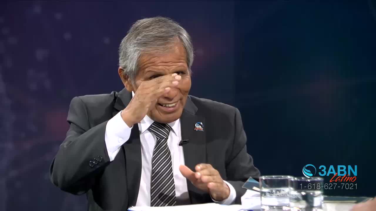 A man in a suit wipes his eyes while speaking, his hands gesturing. The 3ABN Latino logo appears in the lower right corner.