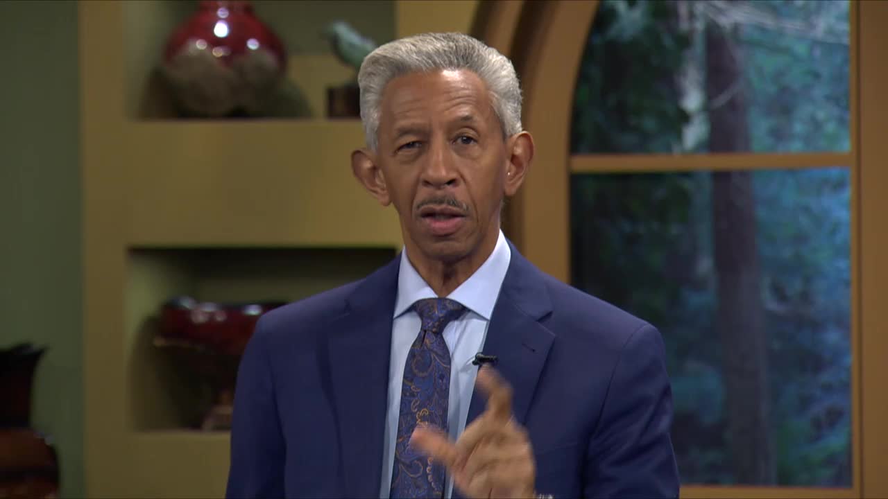 A man in a blue suit gestures with his right hand as he speaks. The background includes a window and decorative items, likely in a studio setting for a broadcast from the United States.
A man in a blue suit gestures with his right hand as he speaks. The background includes a window and decorative items, likely in a studio setting for a broadcast from the United States.