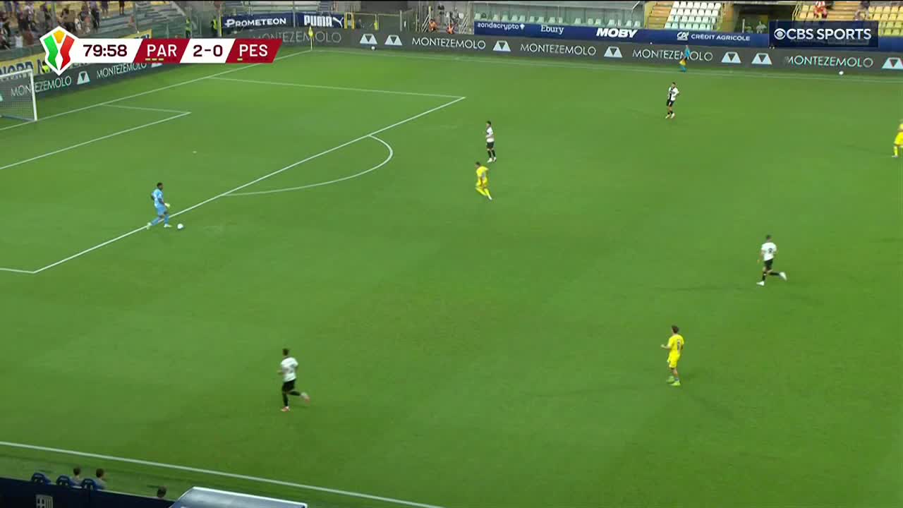 The goalkeeper in blue is about to kick the ball, while players in white and yellow jerseys spread out across the pitch. CBS Sports Network USA is broadcasting the match, with the score showing Parma leading Pescara 2-0.
