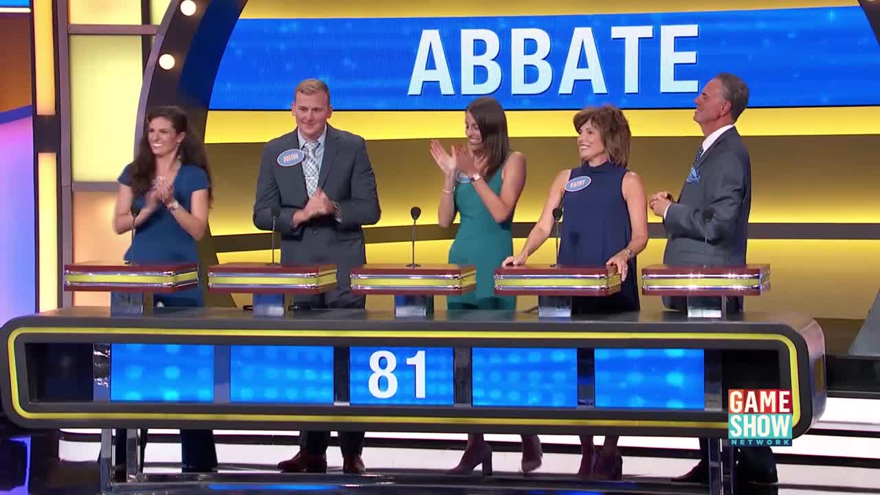 The contestants stand at their podiums, clapping. The score is 81.