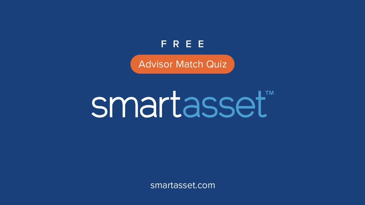 Against a deep blue backdrop, the words "FREE Advisor Match Quiz" are displayed in white and orange. Below, the "smartasset" logo is prominently featured.
