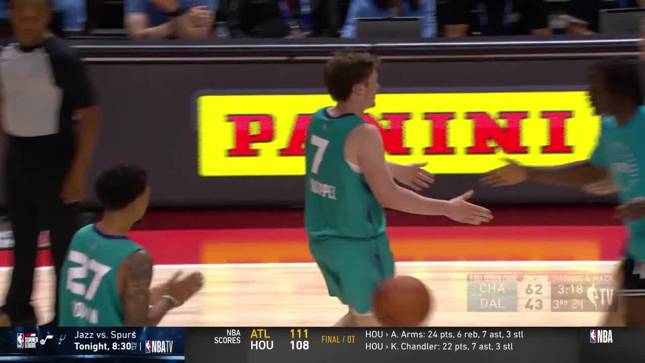 A player in teal number 7 is extending his hands to another player as the ball bounces between them. A teammate to the left claps, and the scoreboard shows the third quarter of a game on NBA TV.
