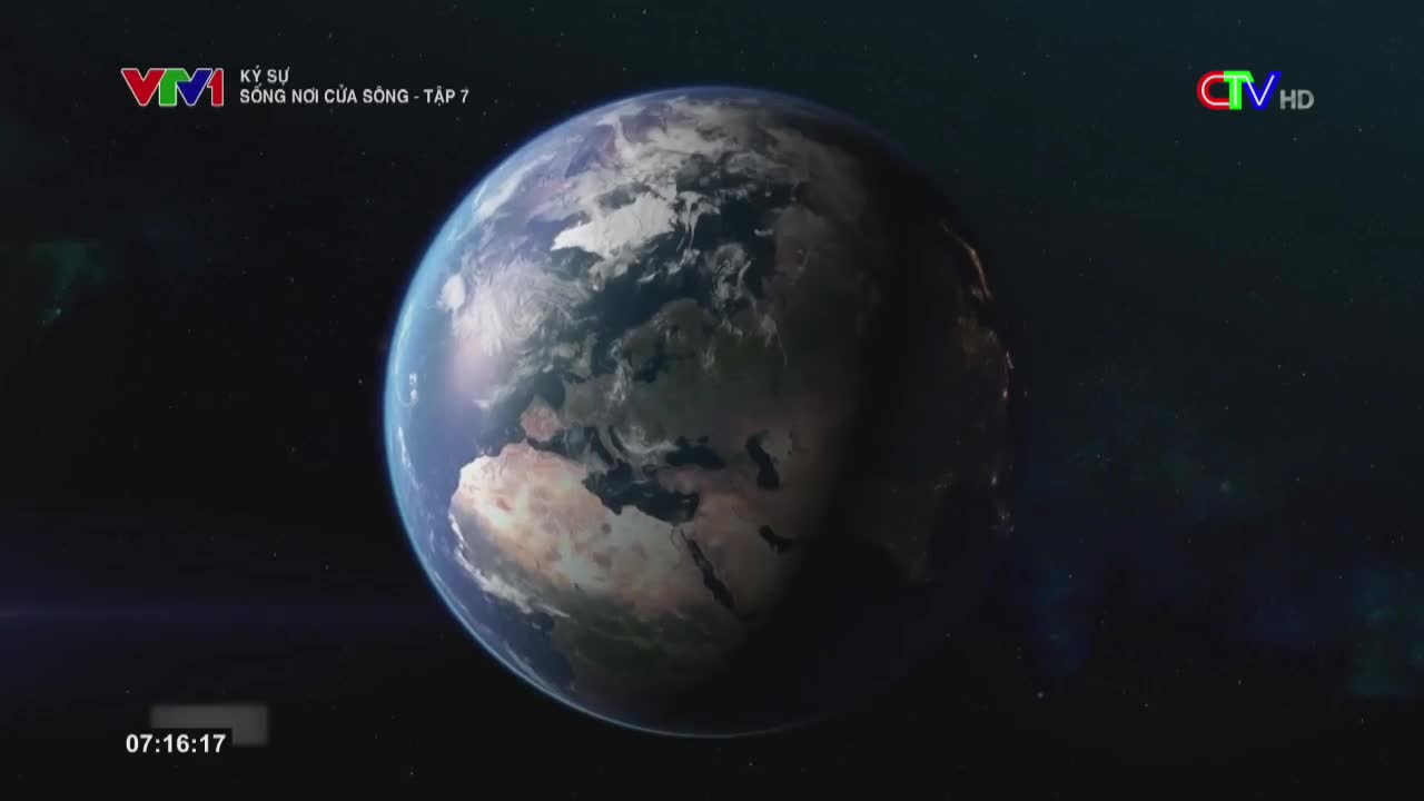 The Earth is slowly rotating in the darkness, with continents and clouds visible. The VTV1 logo and the "CTV HD" logo are in the corners, indicating this is a broadcast from Vietnam.
