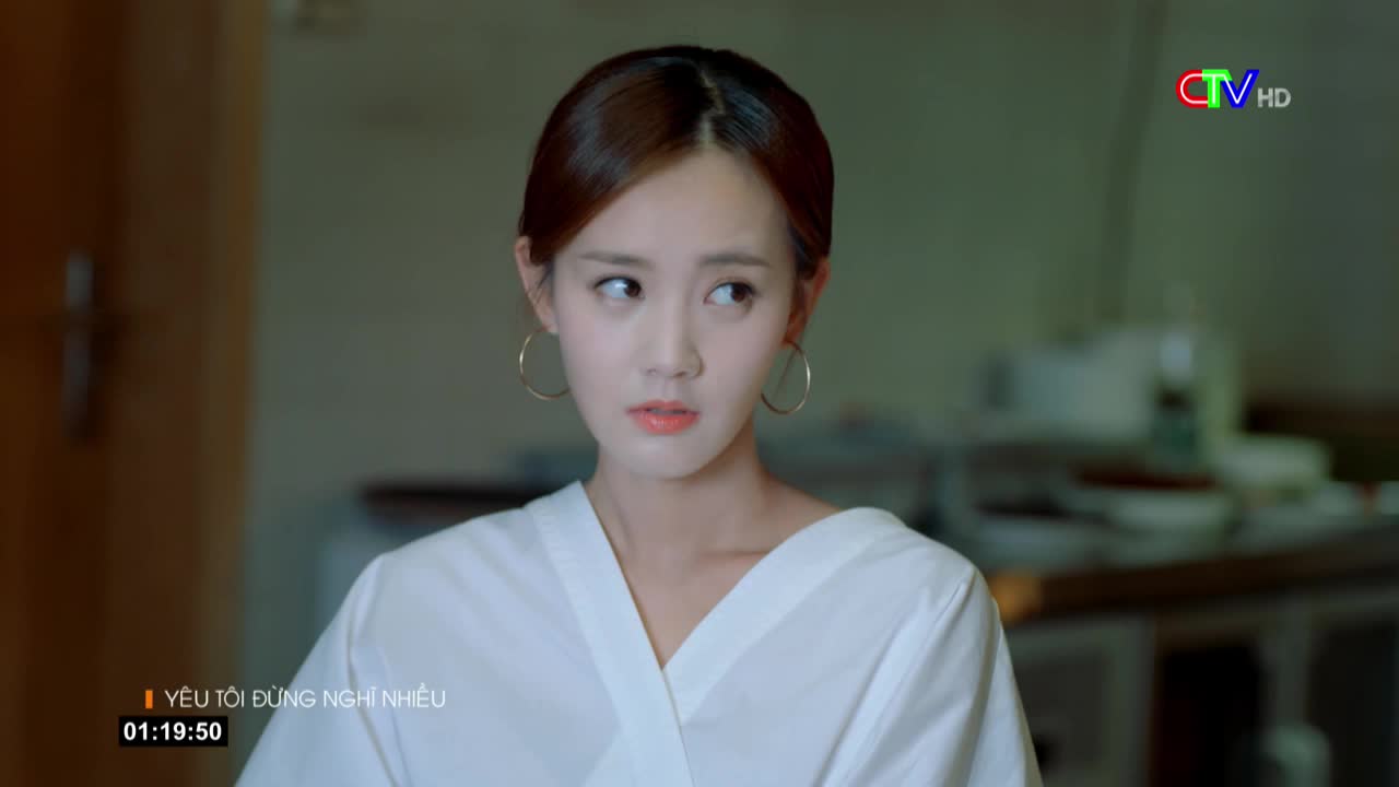 The woman, wearing large gold hoops, looks off to the side with a slight frown. The CTV HD logo and Vietnamese text at the bottom suggest this is a scene from a TV show.
