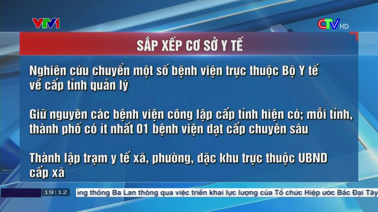 On the screen, Vietnamese text scrolls across a blue background, detailing healthcare restructuring plans. The CTV HD logo is visible in the top right corner, indicating this is a broadcast from Bac Lieu TV.
