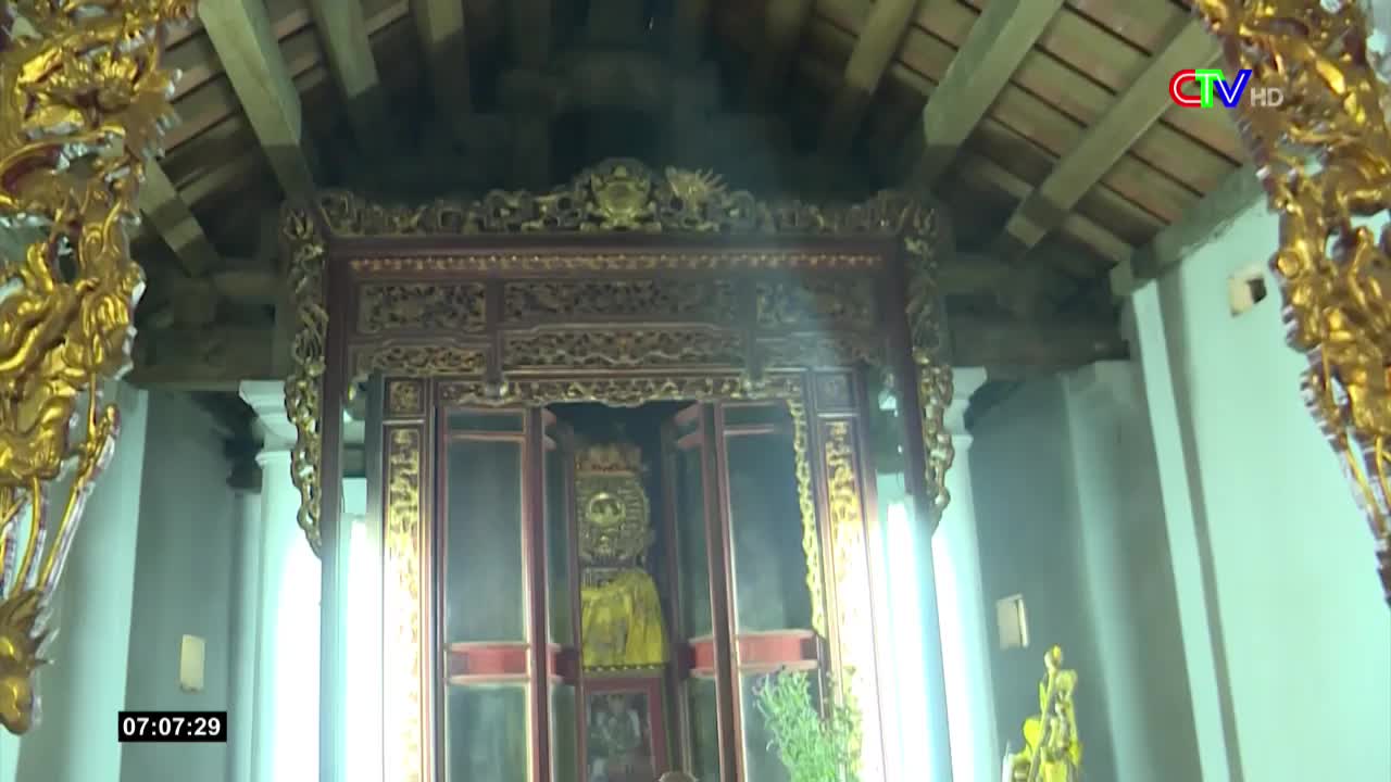 Incense smoke drifts near a detailed, ornate wooden structure, likely within a temple in Vietnam. The Bac Lieu TV logo in the corner indicates a broadcast from the region.
Incense smoke drifts near a detailed, ornate wooden structure, likely within a temple in Vietnam. The Bac Lieu TV logo in the corner indicates a broadcast from the region.