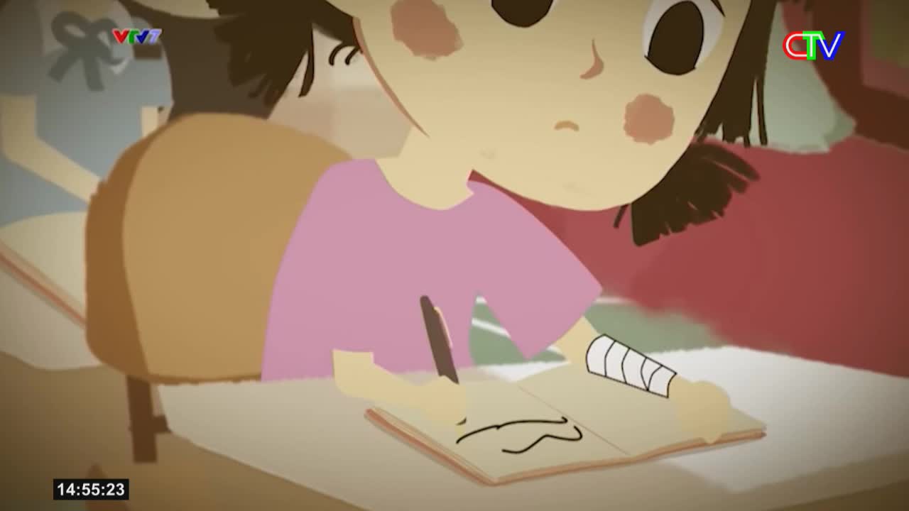 A young girl with a bandaged arm concentrates on drawing in a notebook. The VTV and Ca Mau TV logos appear on screen, suggesting a broadcast from Vietnam.