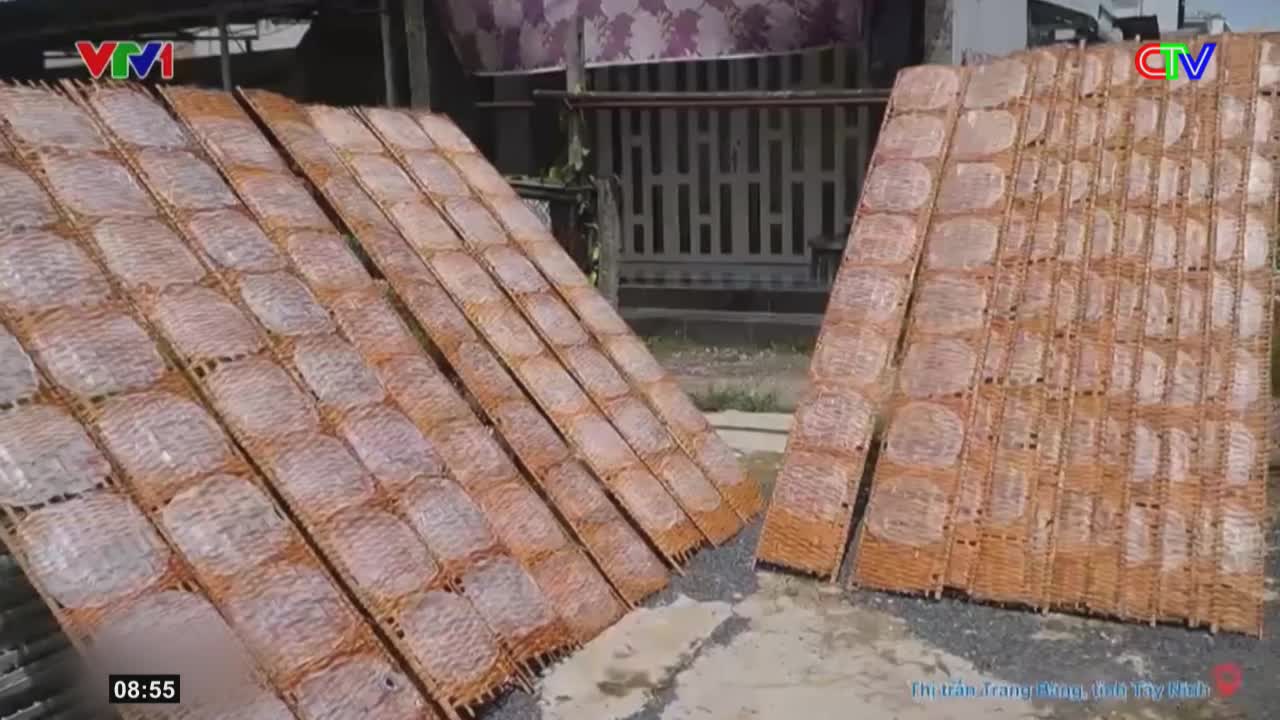 Rice paper rounds, still wet and translucent, are laid out on woven bamboo racks to dry in the sun. This traditional method is common in Ca Mau, Vietnam, where the humid air helps them crisp up.