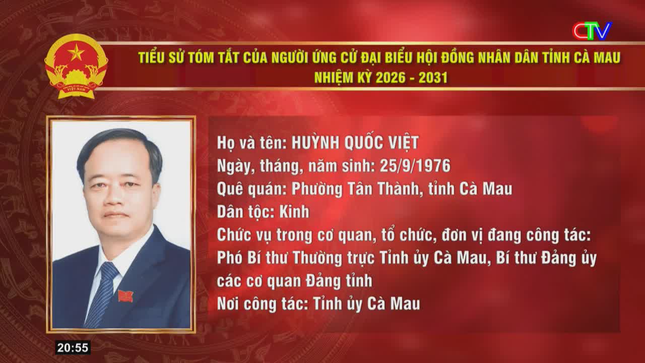 A portrait of Huỳnh Quốc Việt, a candidate for the Ca Mau People's Council, fills the screen. Text details his birthdate, hometown in Ca Mau province, and his current role as Deputy Secretary of the Provincial Party Committee.