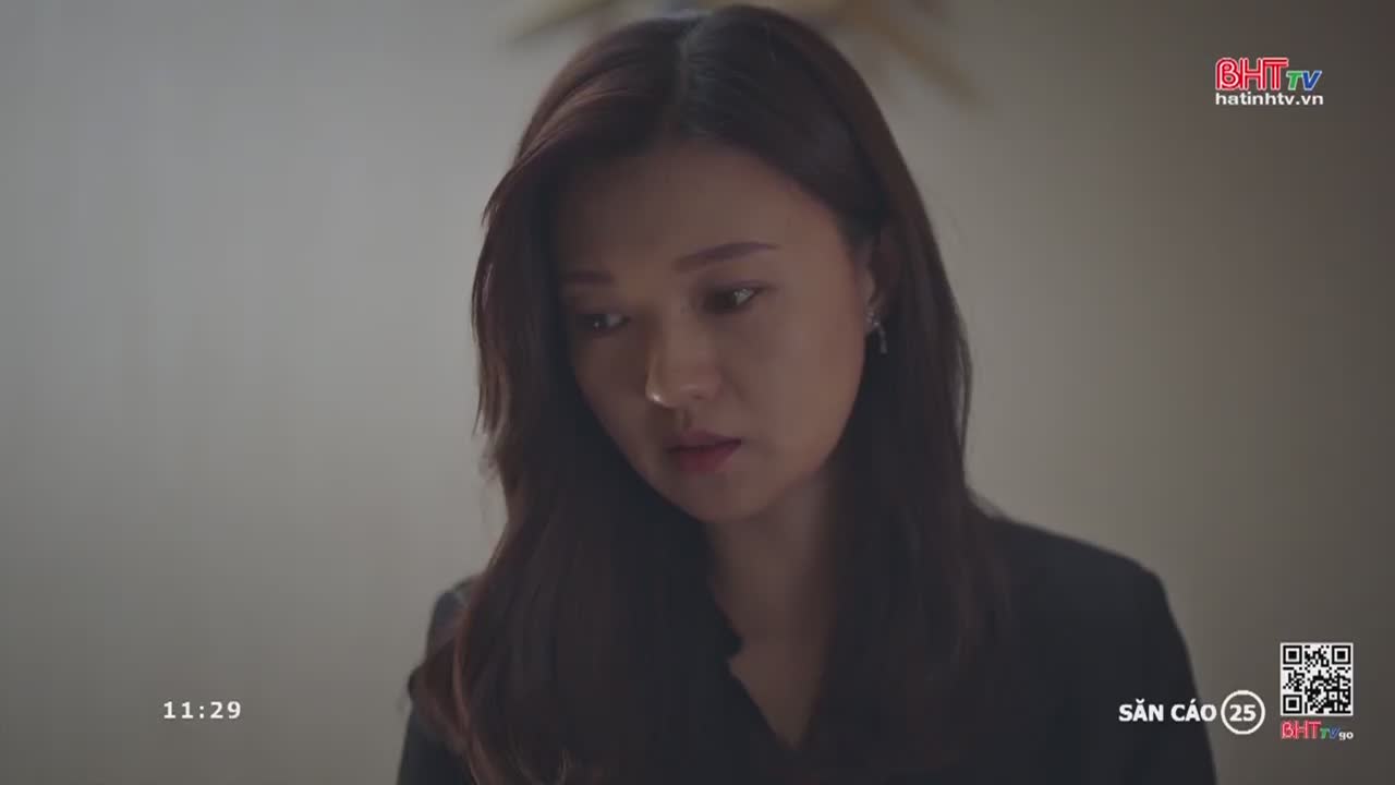 A woman with dark hair looks down, her expression thoughtful. The Ha Tinh TV logo is visible in the corner, and the time reads 11:29.
