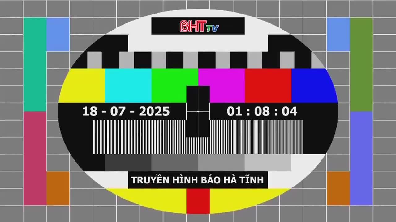 The screen displays a test pattern with color bars, a date, and time, along with the Ha Tinh TV logo. The Vietnamese text at the bottom reads "Truyền hình Báo Hà Tĩnh."
