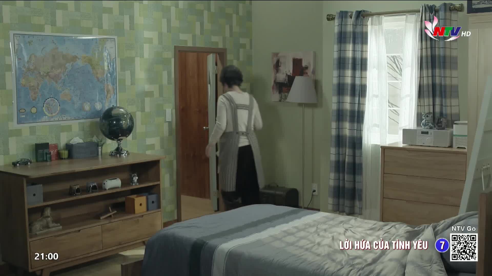 A person in an apron walks through a doorway in a room with a world map on the wall. The NTV HD logo appears in the corner.